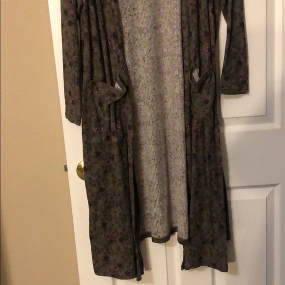 LulaRoe Sarah - Picture 2 of 4